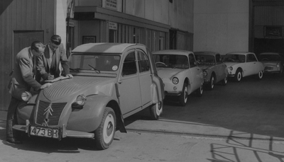 2CV & Bijou awaiting collection at Slough